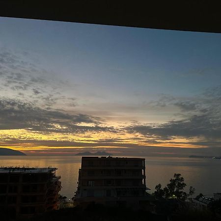 Sea View Apartment Vlorë Buitenkant foto