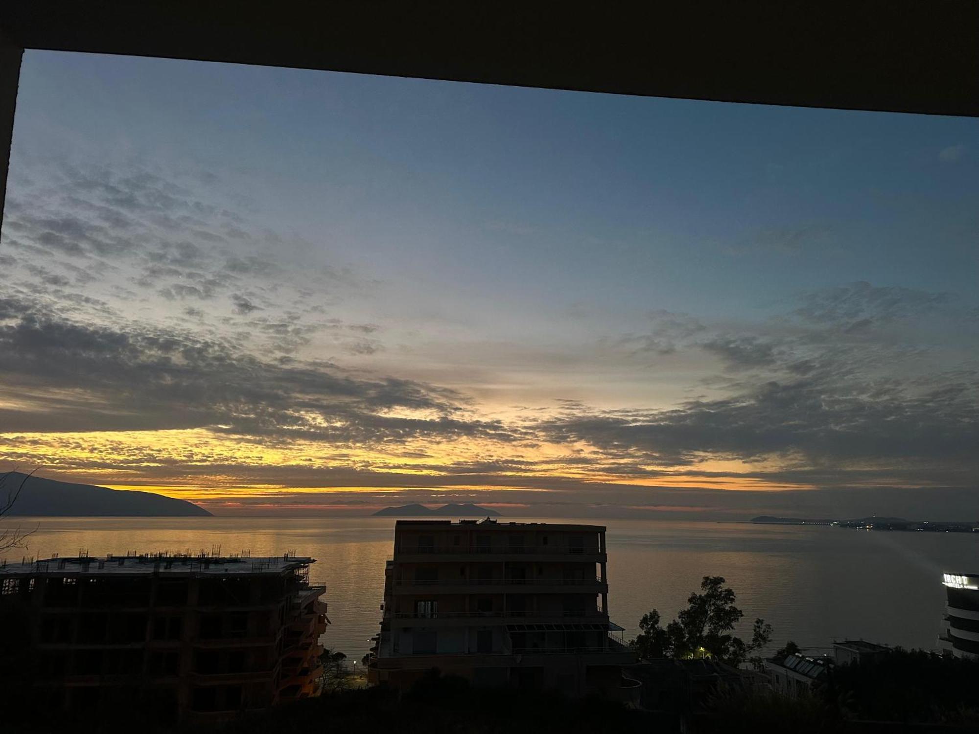 Sea View Apartment Vlorë Buitenkant foto