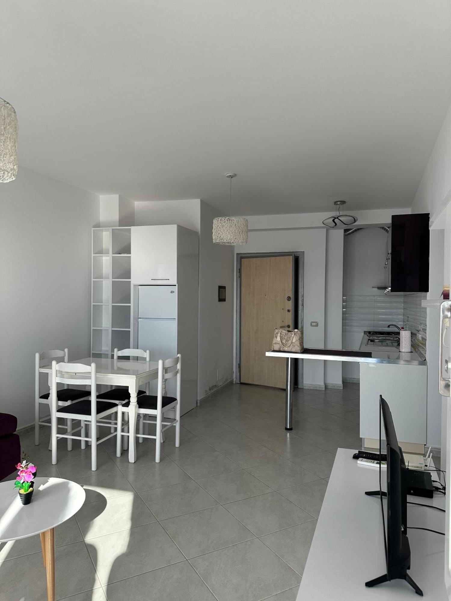 Sea View Apartment Vlorë Buitenkant foto