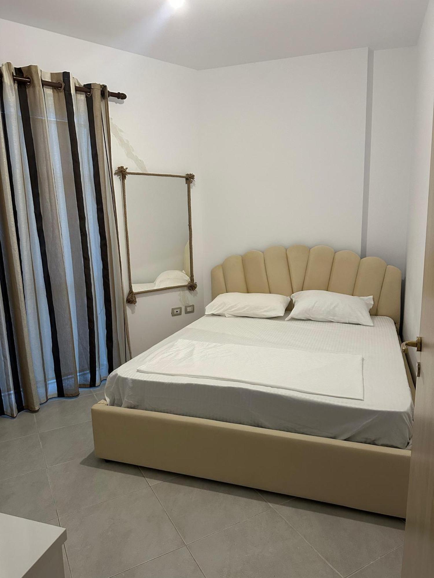 Sea View Apartment Vlorë Buitenkant foto